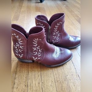 Sterling River Cowboy Boots leather zip up ankle boots, women’s size 9.5